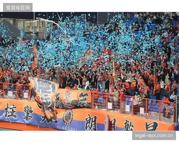 约尼查通过个人盘带突破能力，在边路为云南玉昆队创造进攻空间。